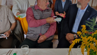 Posedenie s dôchodcami 
