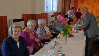 Posedenie s dôchodcami 