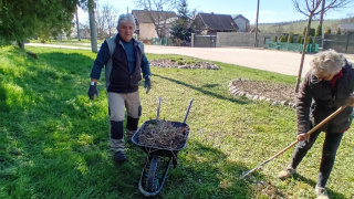 Jarné upratovanie  na verejnom cintoríne 