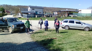 Jarné upratovanie  na verejnom cintoríne 