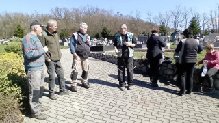 Jarné upratovanie  na verejnom cintoríne 