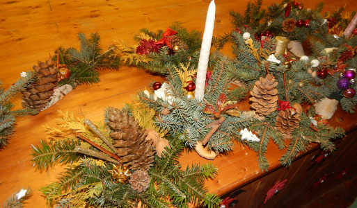 Pečenie paňovských medovníkov a výroba vianočných svietnikov 
