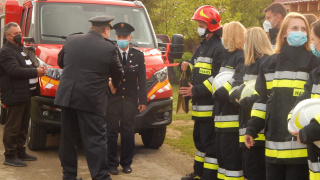 Slávnostné odovzdávanie zásahového vozidla  Iveco Daily naším hasičom 