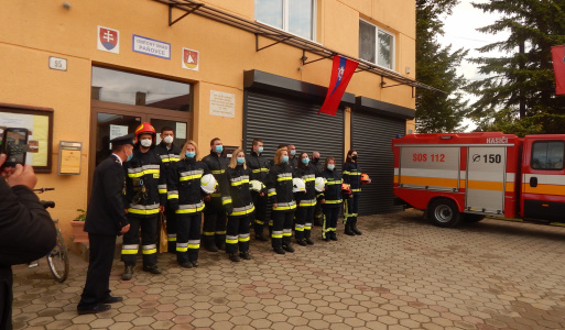 Slávnostné odovzdávanie zásahového vozidla  Iveco Daily naším hasičom  